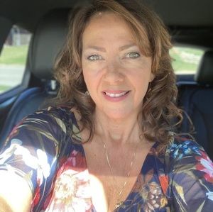 Meet your Posher, Debbie